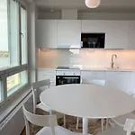 アパート Goldfinger Saunallinen Kaksio Merinaekoealalla 11 Krs *