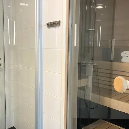 Goldfinger Saunallinen Kaksio Merinaekoealalla 11 Krs Apartment Helsinki